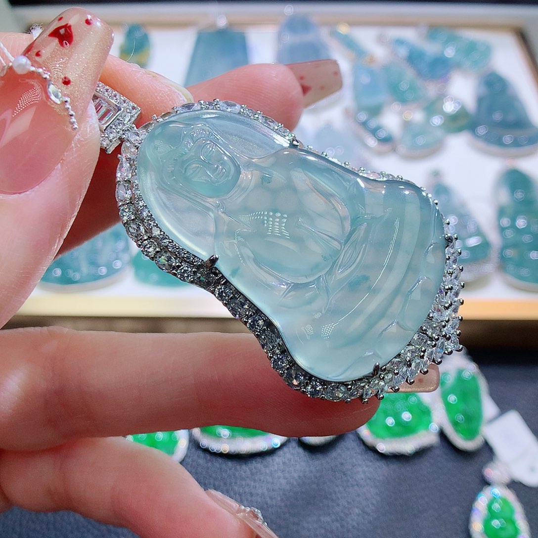 翡翠颈饰未镶嵌翡翠