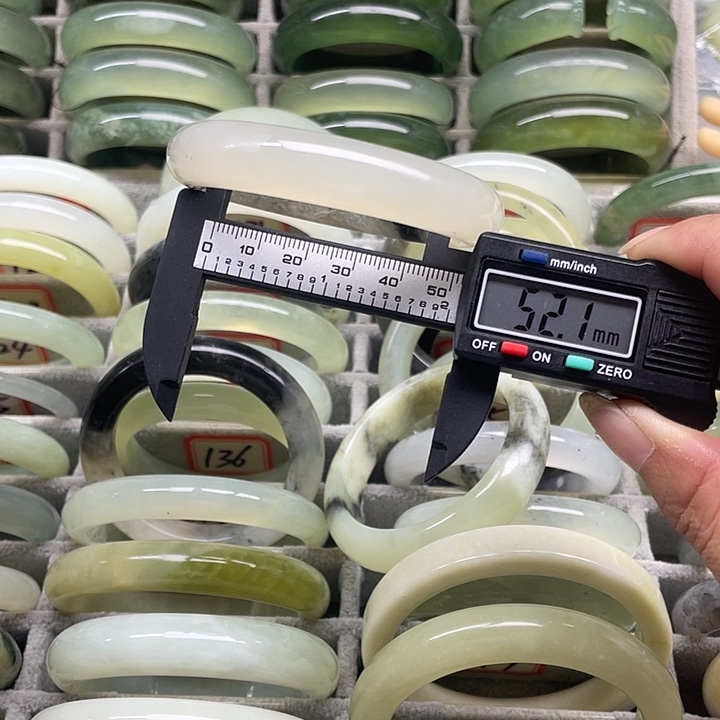 蛇纹石玉未镶嵌手镯5111