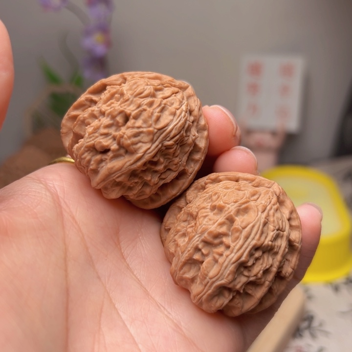 文玩核桃吊坠歪白狮子