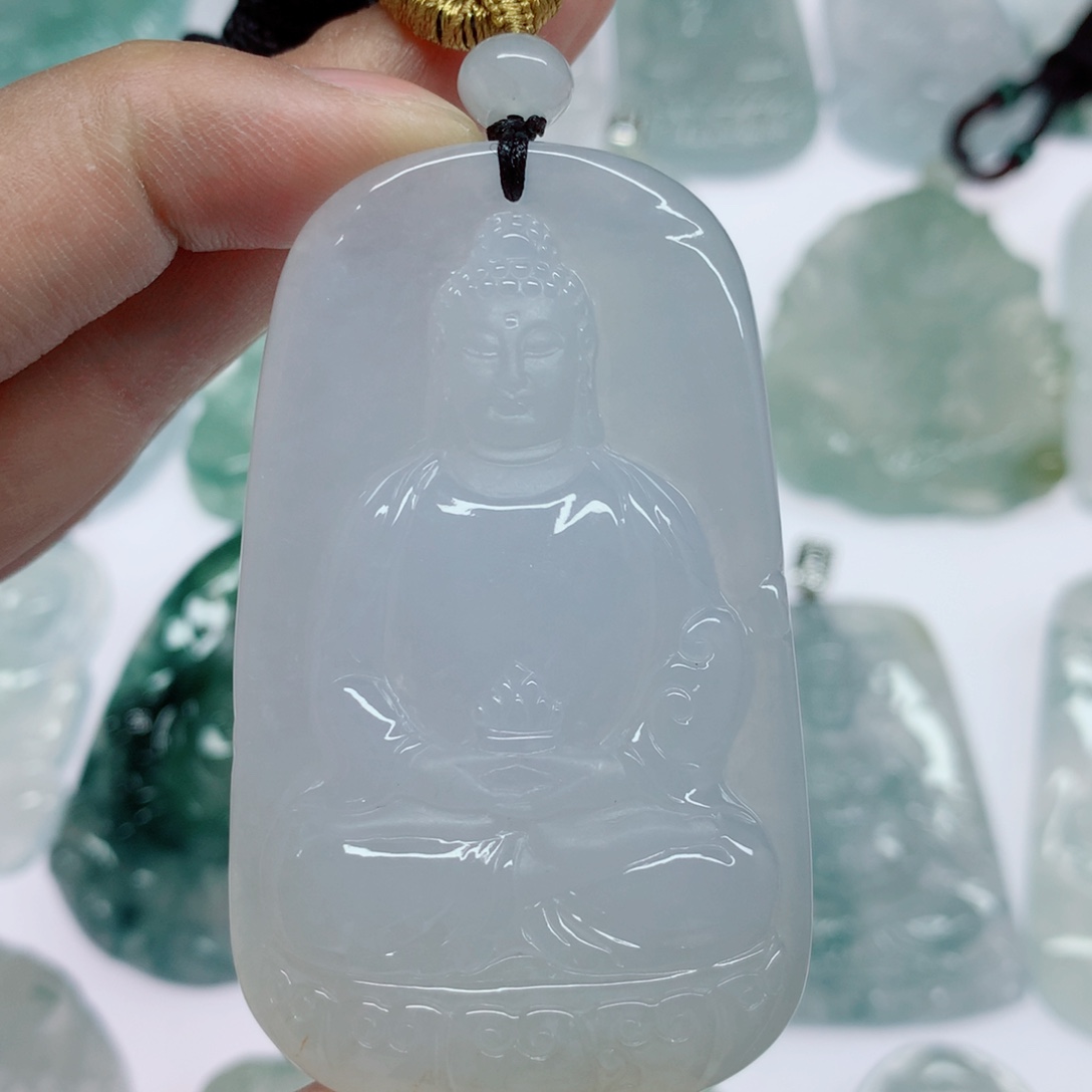 习***然翡翠未镶嵌颈饰大日如来