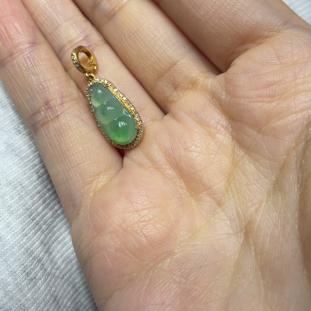 翡翠颈饰18K金镶嵌L***?