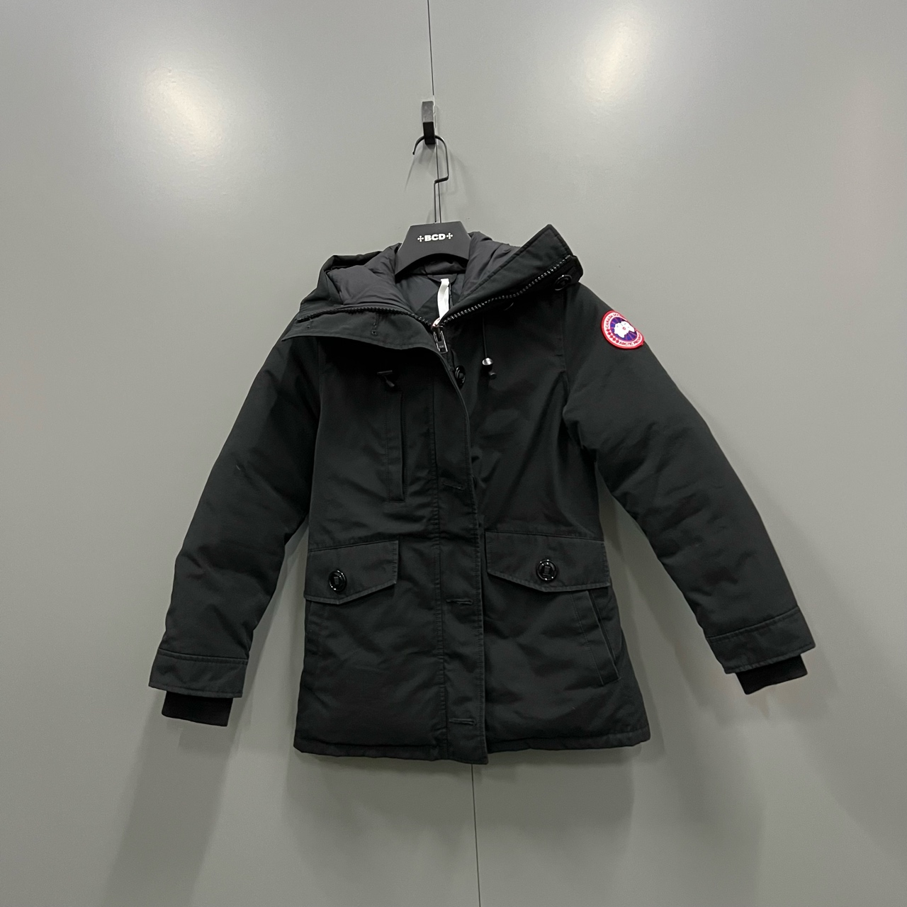99新 CANADA GOOSE h92  黑色刺绣logo羽绒服 S码 012347