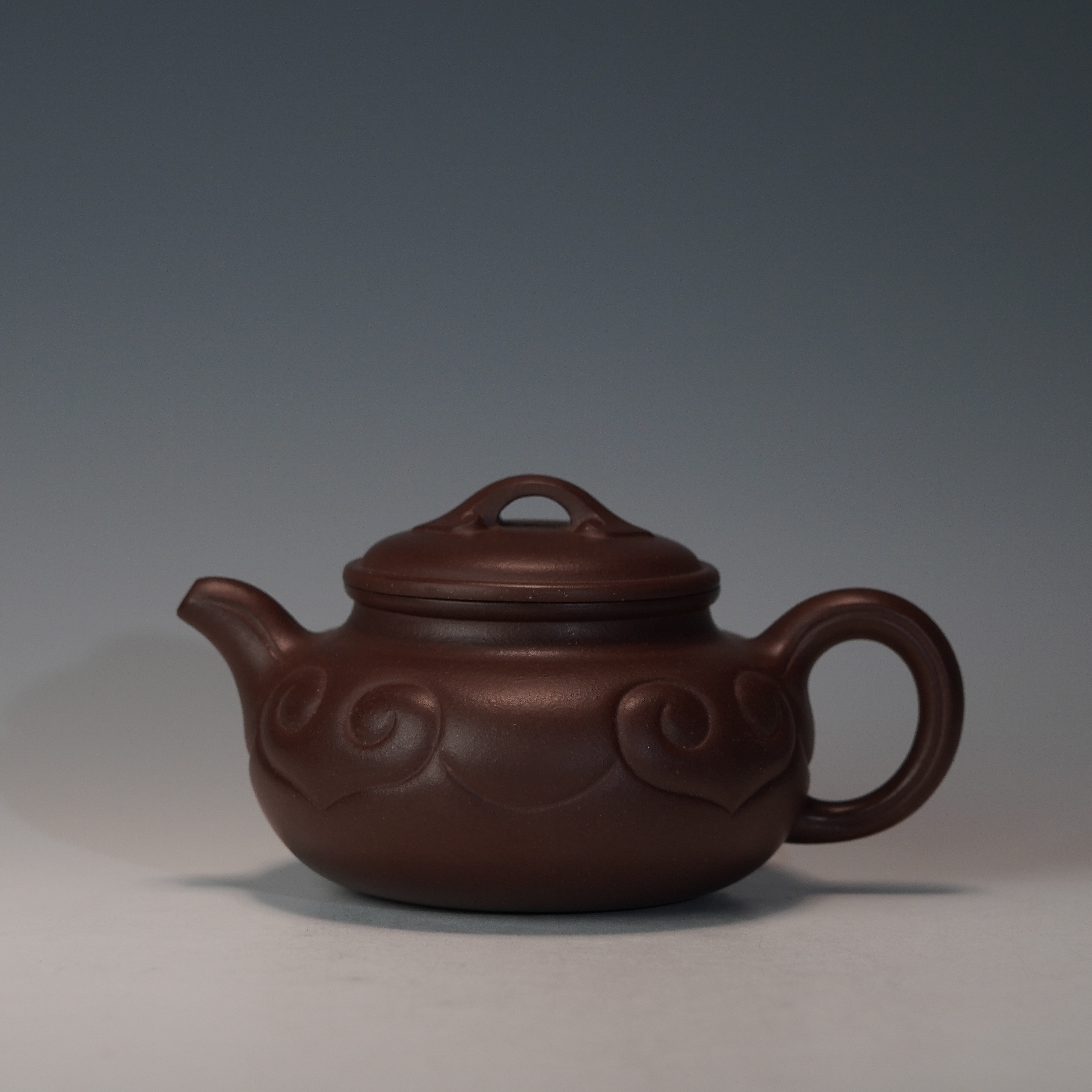 lot.22460 蒋志超 紫泥仿古如意壶 350cc