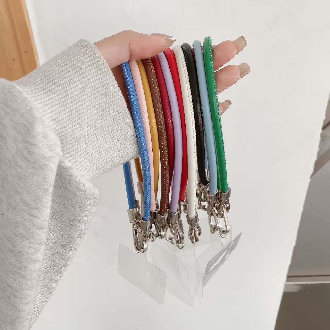 新款短款手腕彩色皮质手绳手机壳通用挂件男女双扣挂链多色搭配