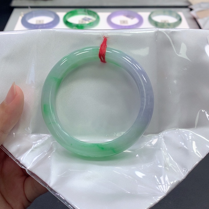 翡翠手镯未镶嵌翡翠