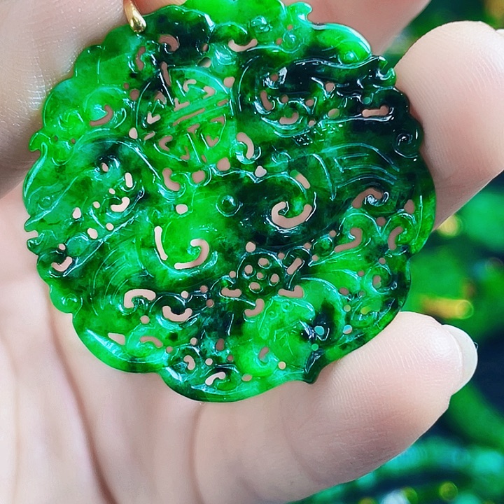 颈饰18K金镶嵌翡翠