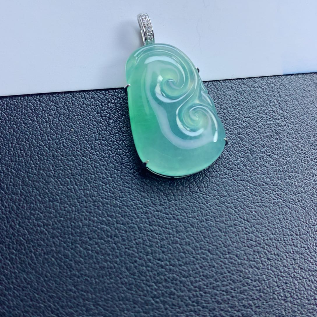 翡翠颈饰未镶嵌如意