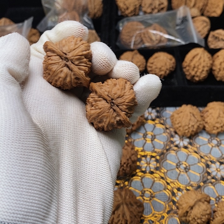 文玩核桃把件和*鸡心