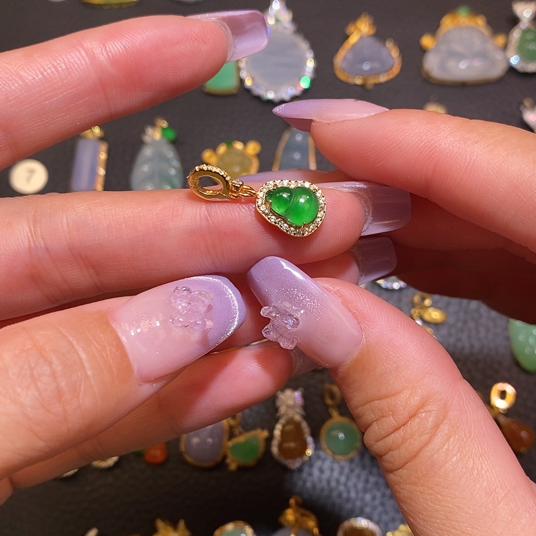 芝****翡翠银S925镶嵌颈饰