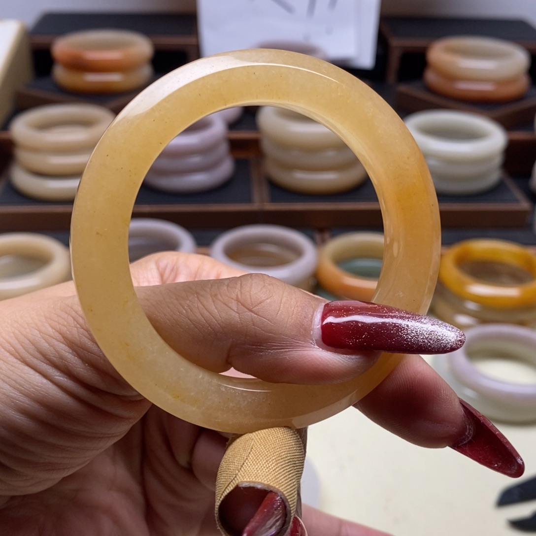 朦***胧石英质玉未镶嵌手镯