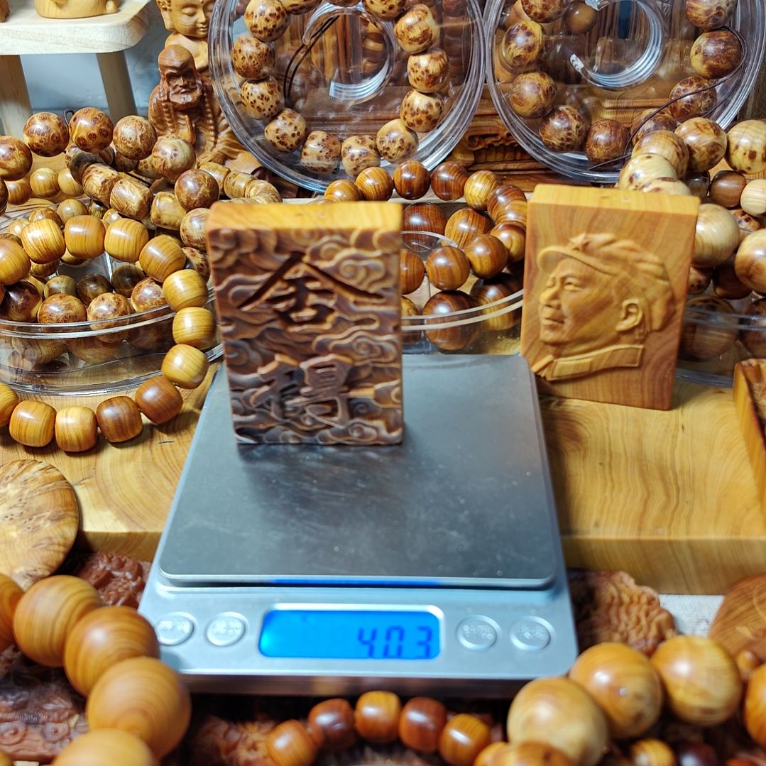 人***，太行崖柏手工艺品