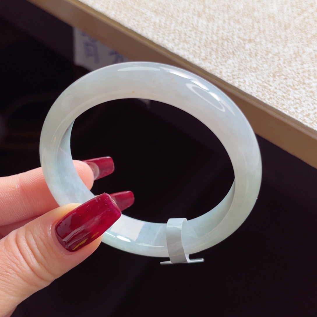 翡翠手镯未镶嵌手镯