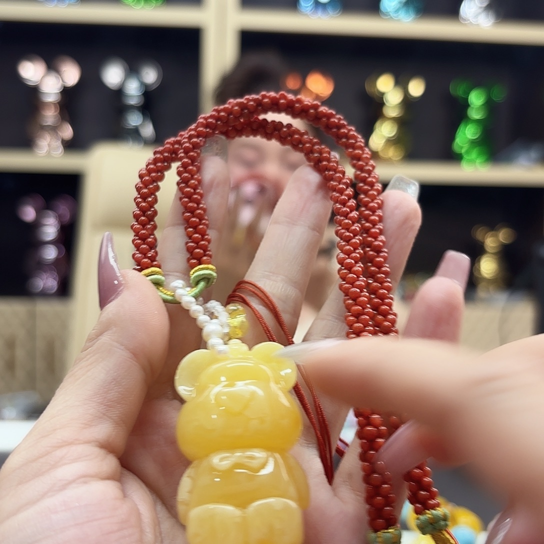 琥珀未镶嵌颈饰琥珀