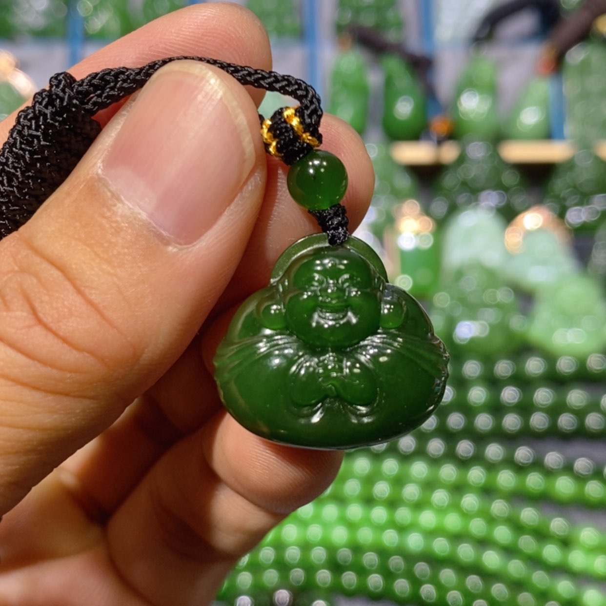 【闪购商品】和田玉吊坠(不含链)未镶嵌俄七红皮辣菠菜绿抱抱佛