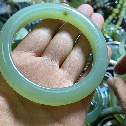 岫玉手镯未镶嵌60口径