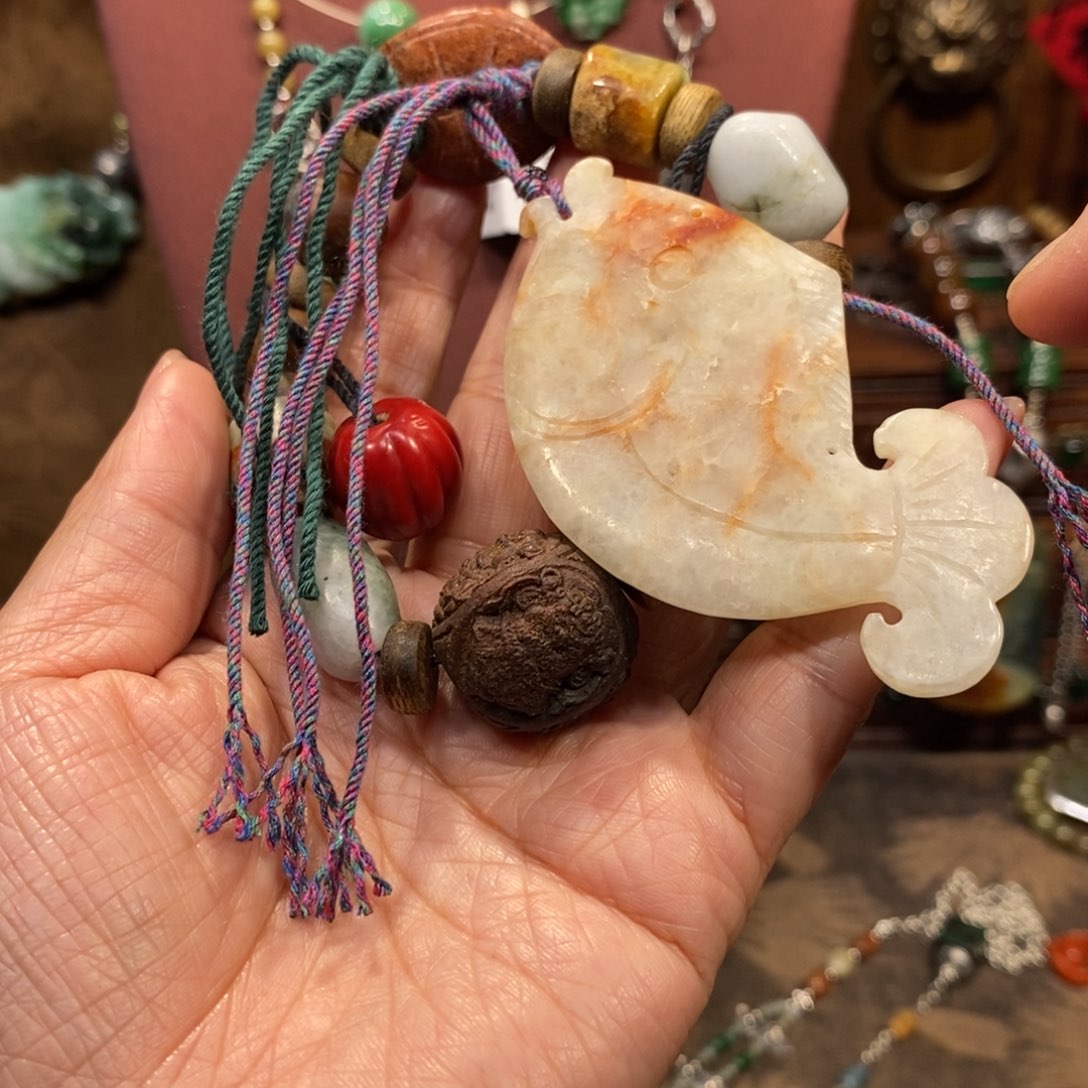 翡翠吊坠(赠链)未镶嵌