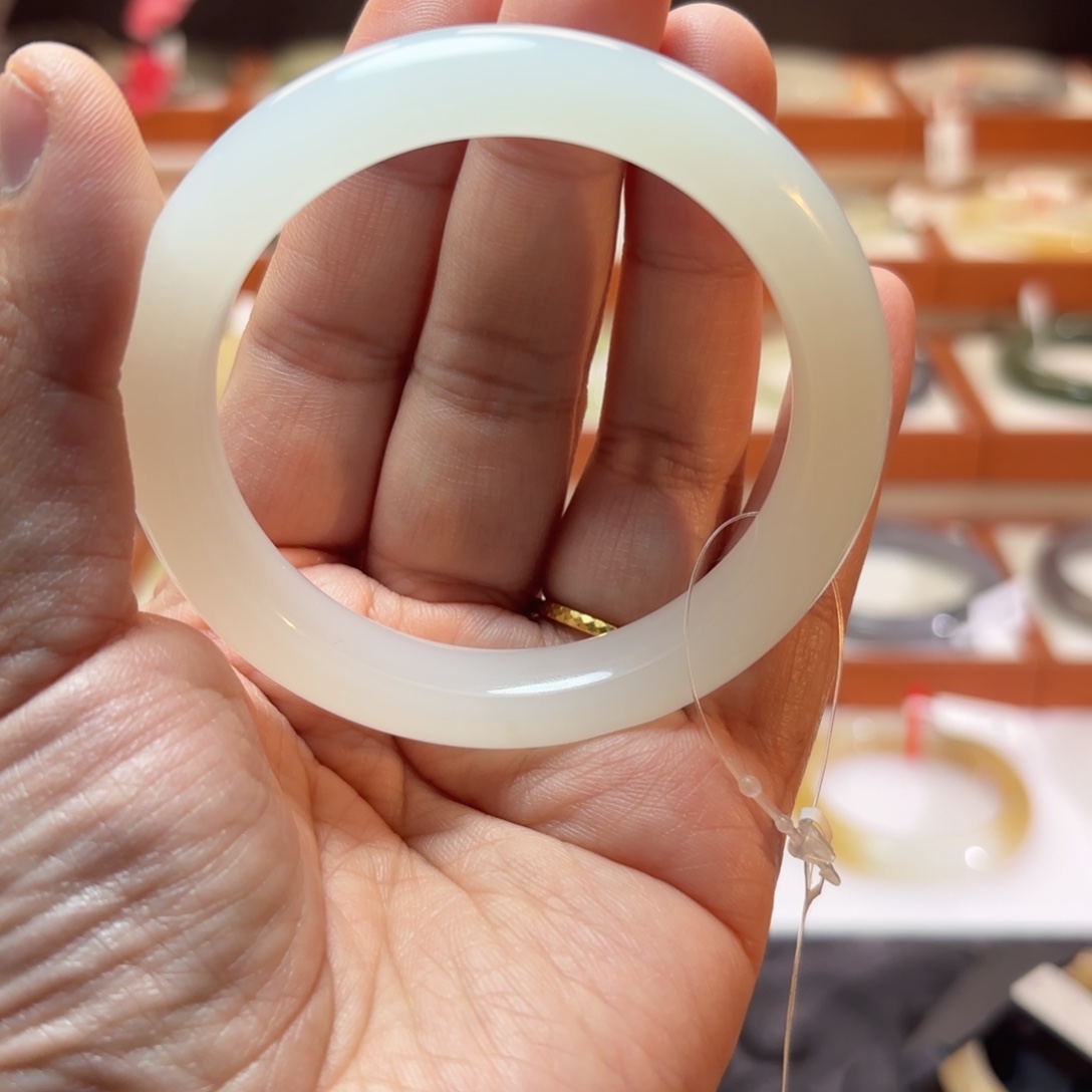 和田玉未镶嵌手镯冰白手镯