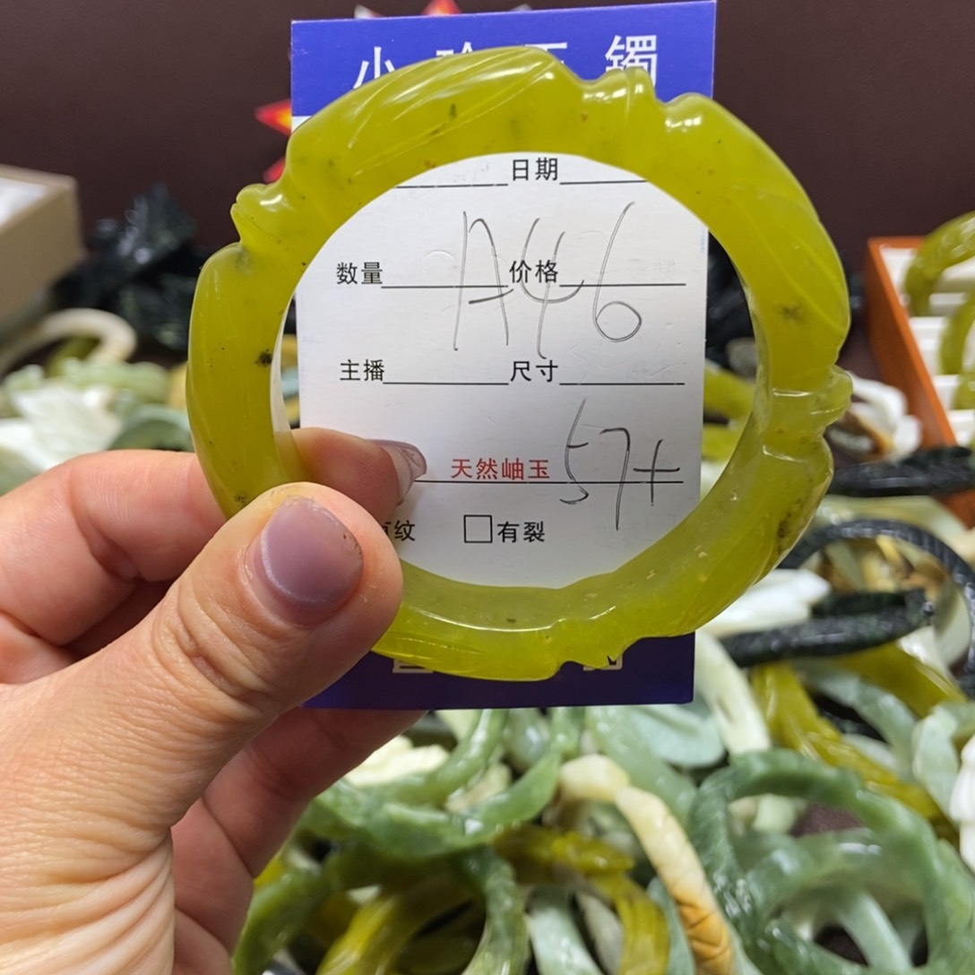 蛇纹石玉手镯未镶嵌