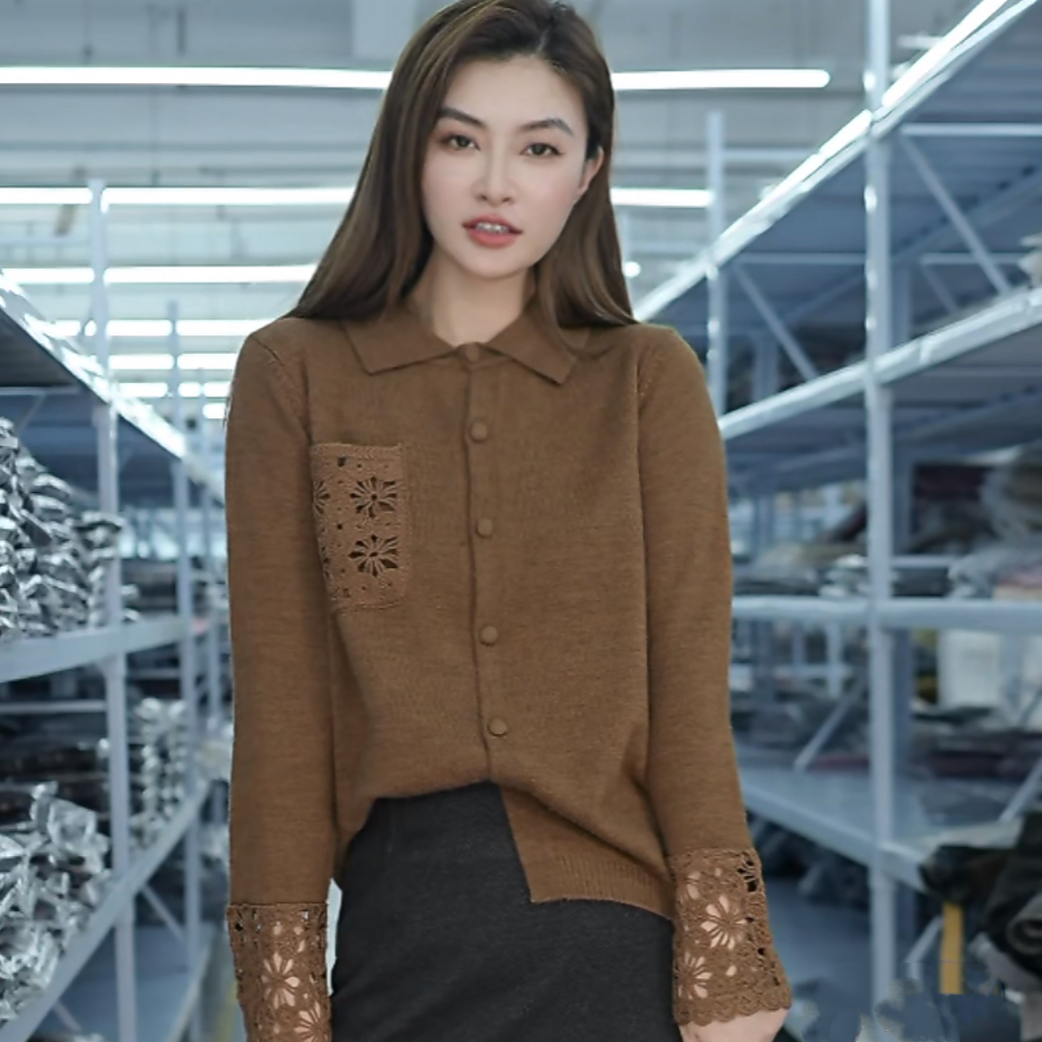 【晴晴精选】秋冬季时尚翻领口袋袖口蕾丝接纯色百搭针织开衫B028#