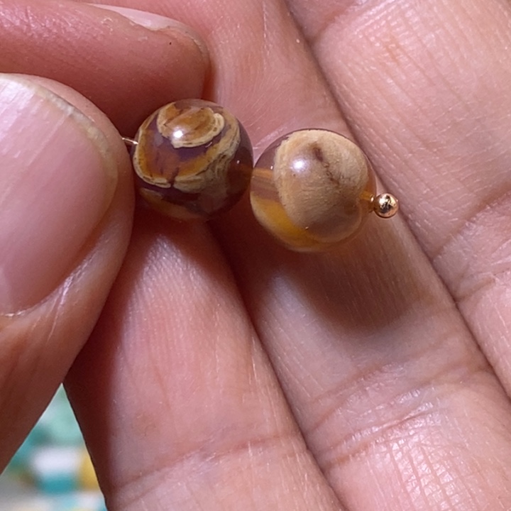 琥珀裸石未镶嵌配饰