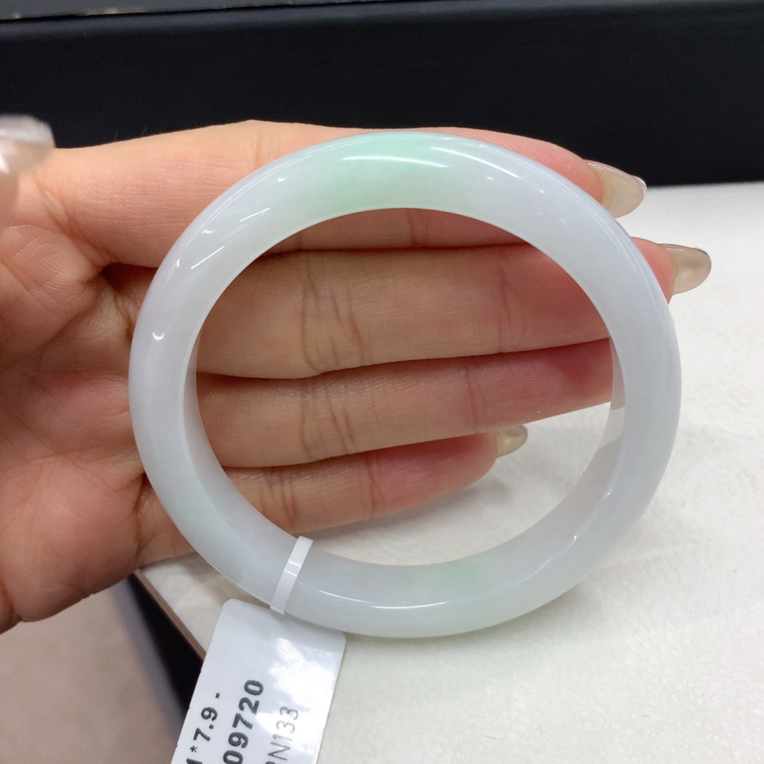 翡翠手镯未镶嵌缅甸翡翠手镯