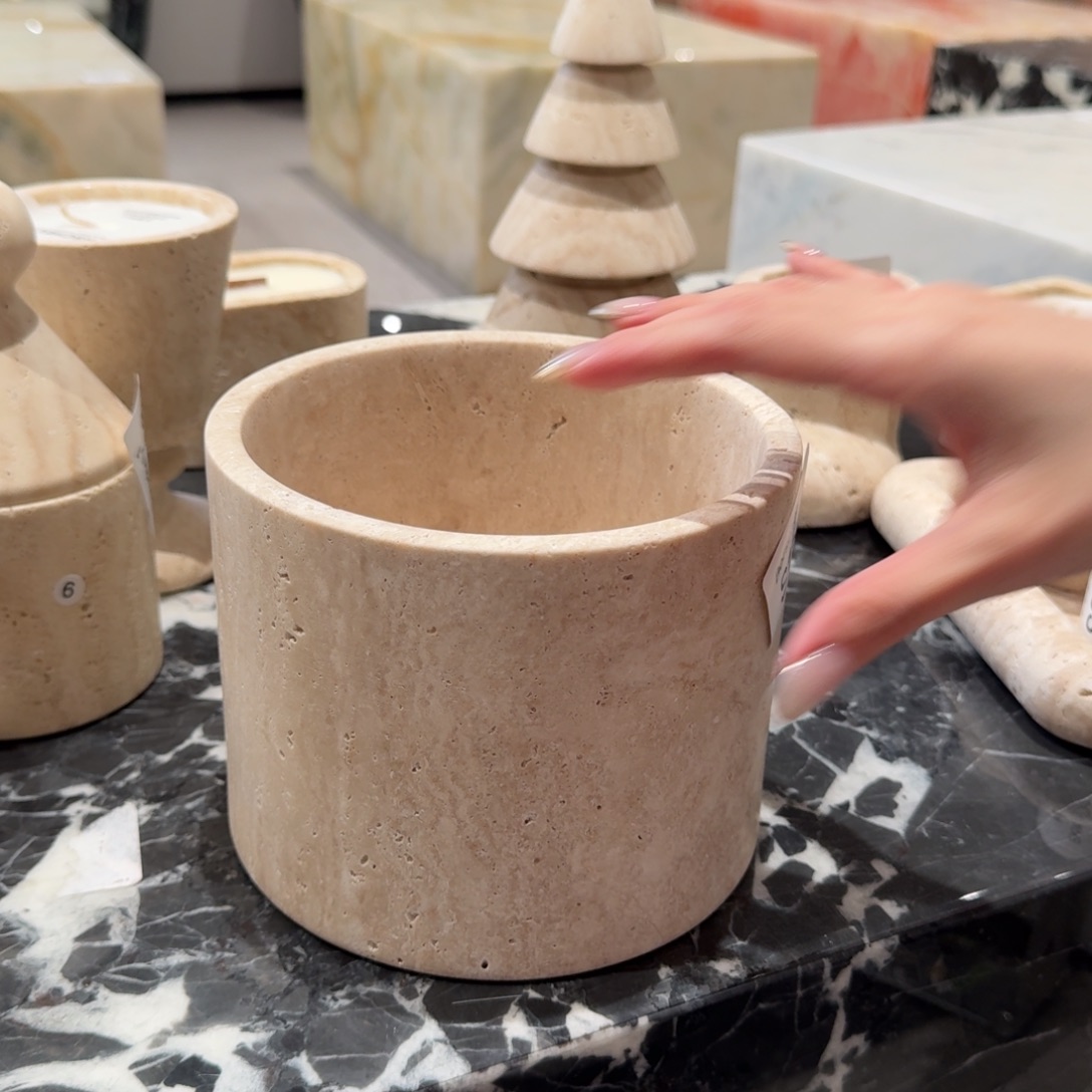 随机白洞抱抱桶。     