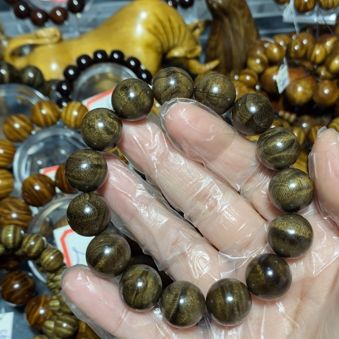 金丝楠逗**生木雕工艺品