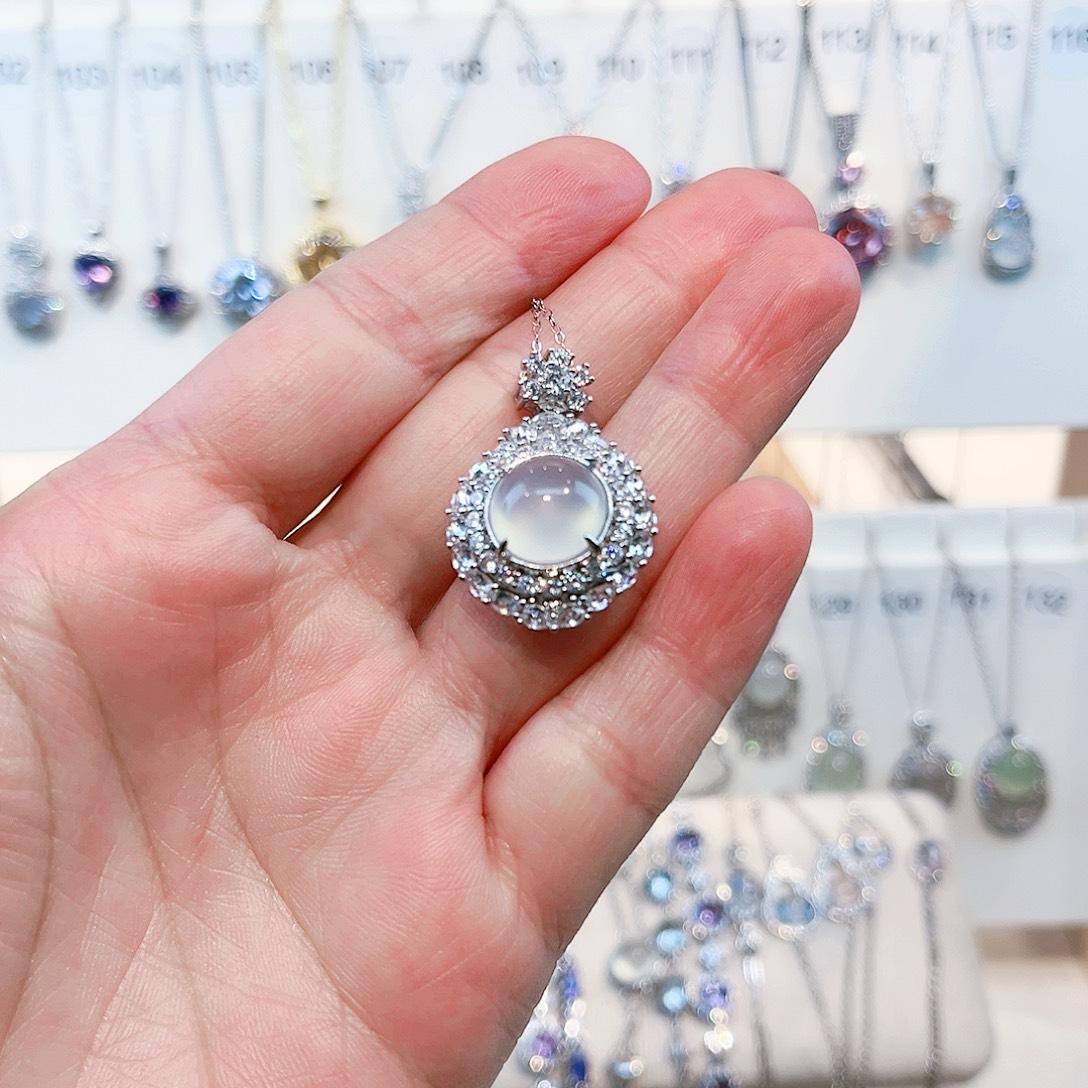 痴****岫玉银S925镶嵌吊坠(赠链)