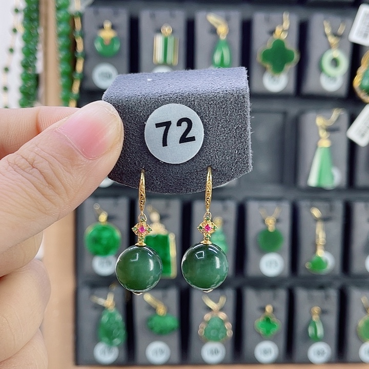 18K金镶嵌和田玉耳饰