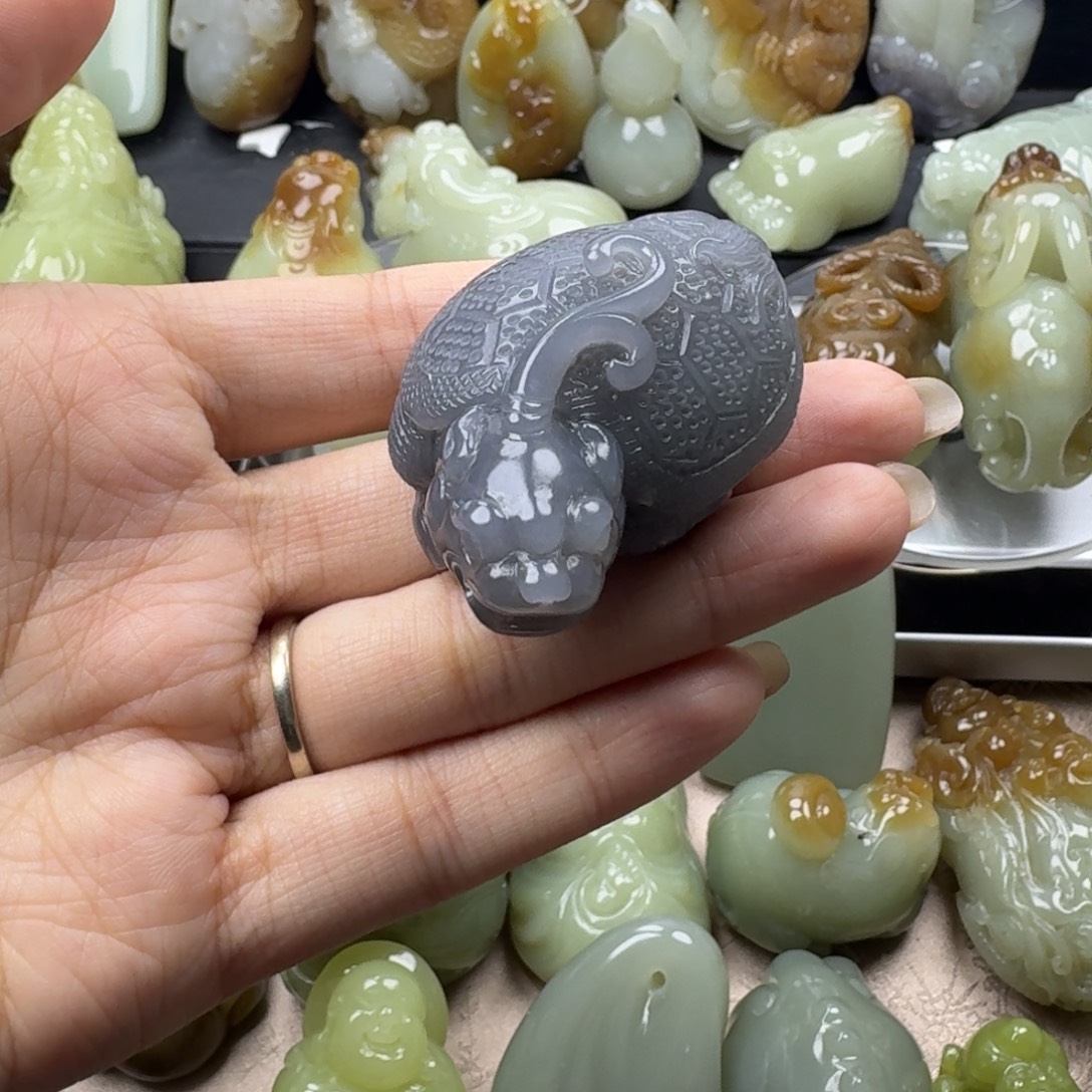 和田玉未镶嵌挂件