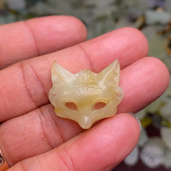 蛇纹石玉颈饰合金88