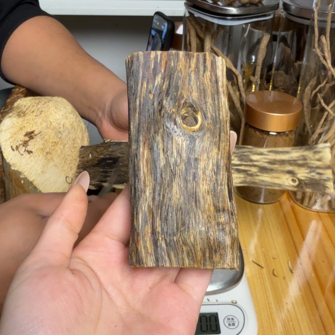 沉香白奇虫漏39克