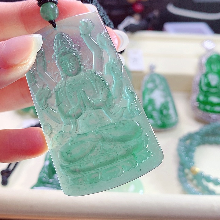 翡翠颈饰未镶嵌天然