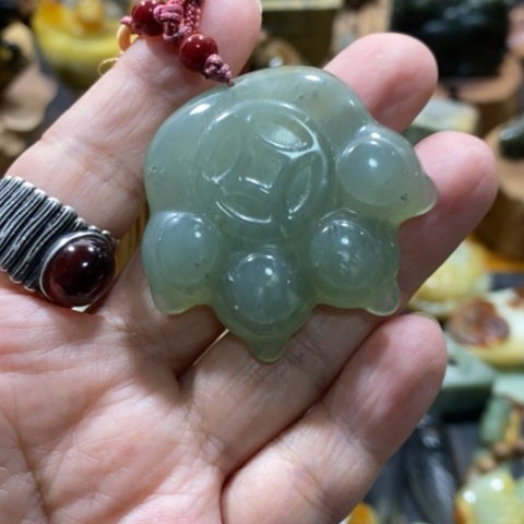 蛇纹石玉手把或挂件未镶嵌