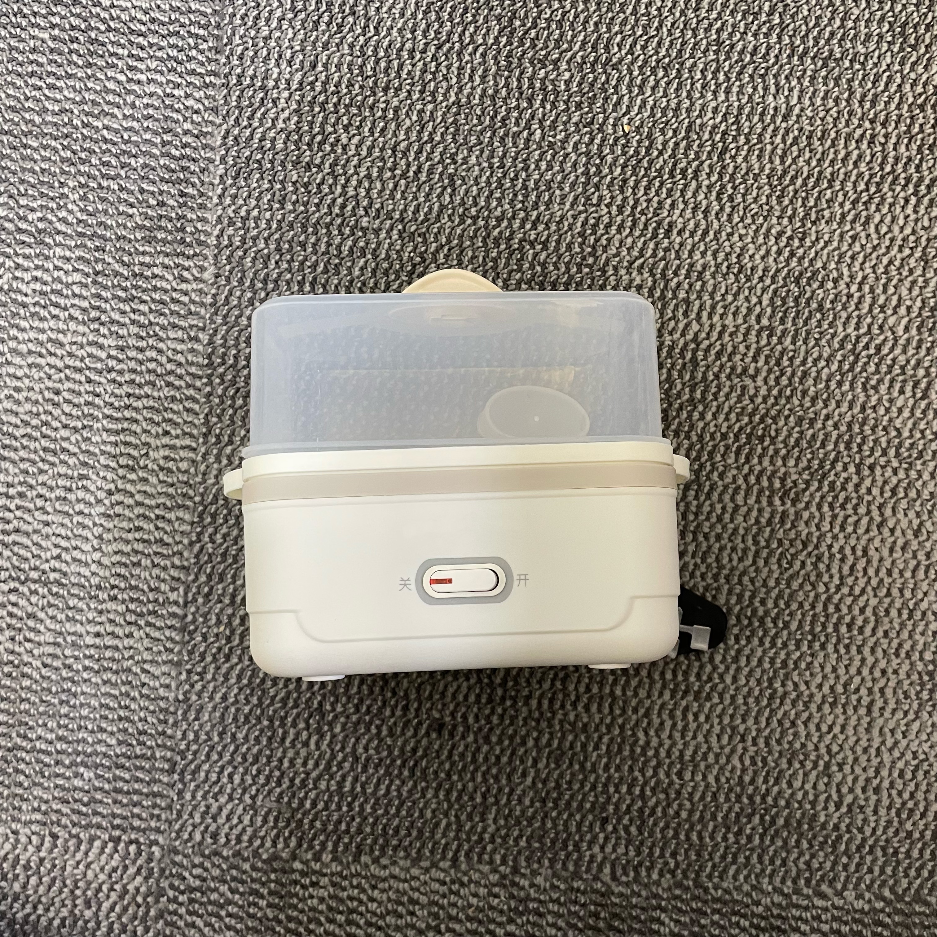 白色鸡蛋盒蒸煮放鸡蛋