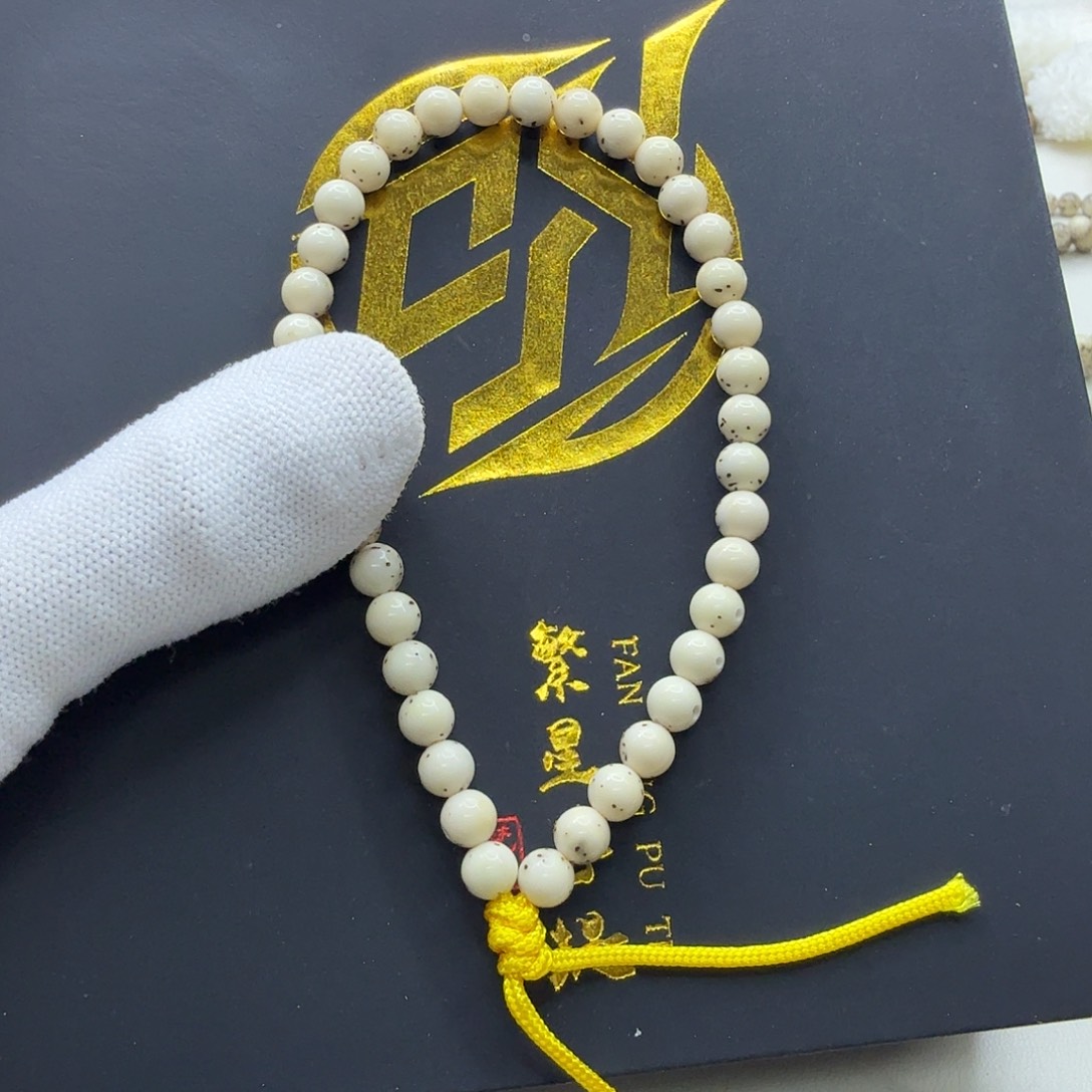 吊坠星月菩提9梵天冰白通体龙蛋6圆手持一物一图