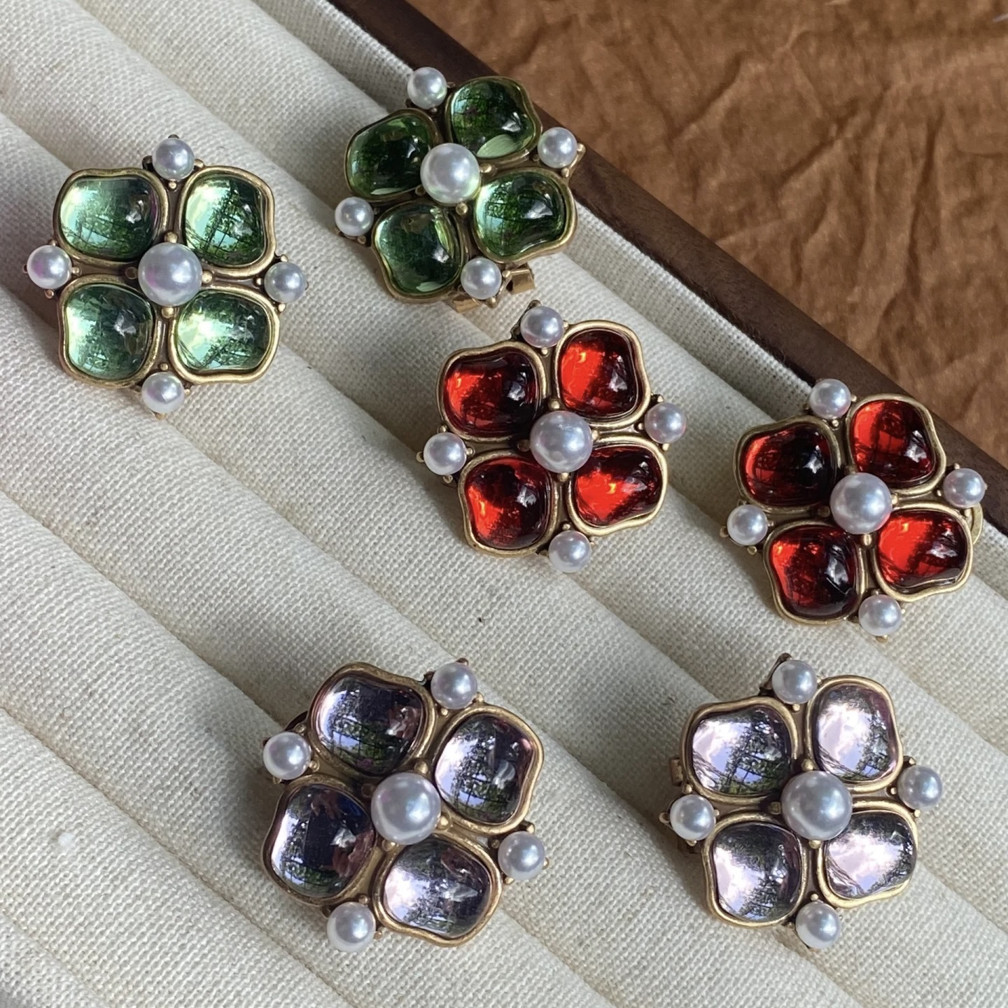 铜合金耳饰 693，“东园三月雨兼风，桃李飘零扫地空”