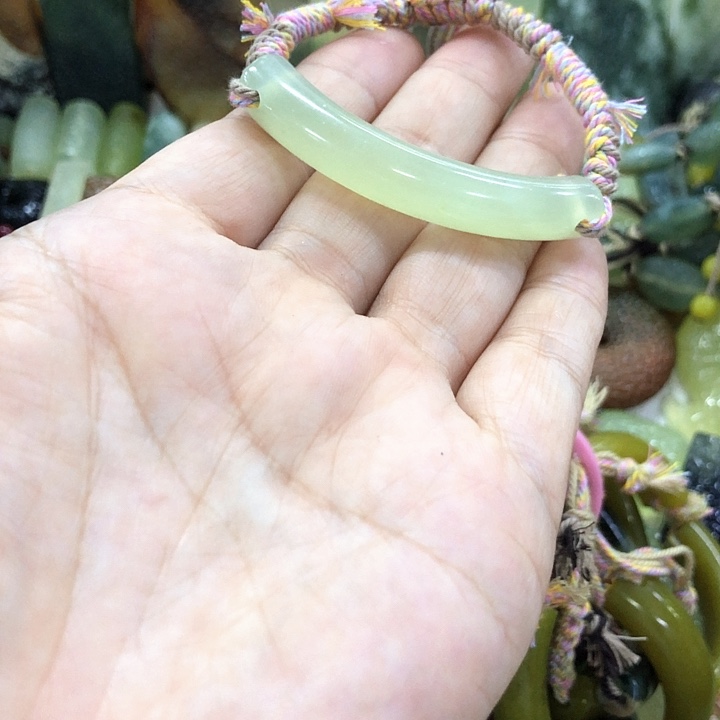 未镶嵌蛇纹石玉手牌