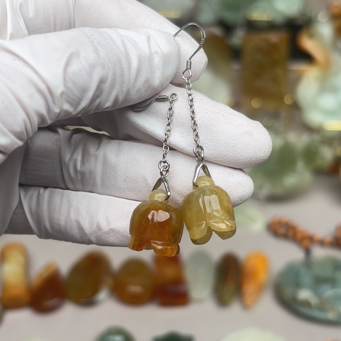 蛇纹石玉耳钉未镶嵌