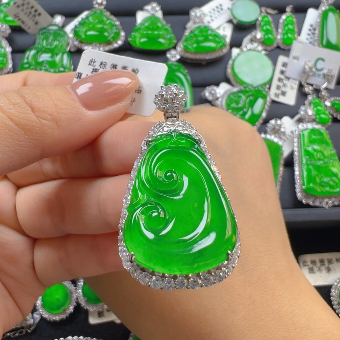 翡翠银S925镶嵌颈饰如意