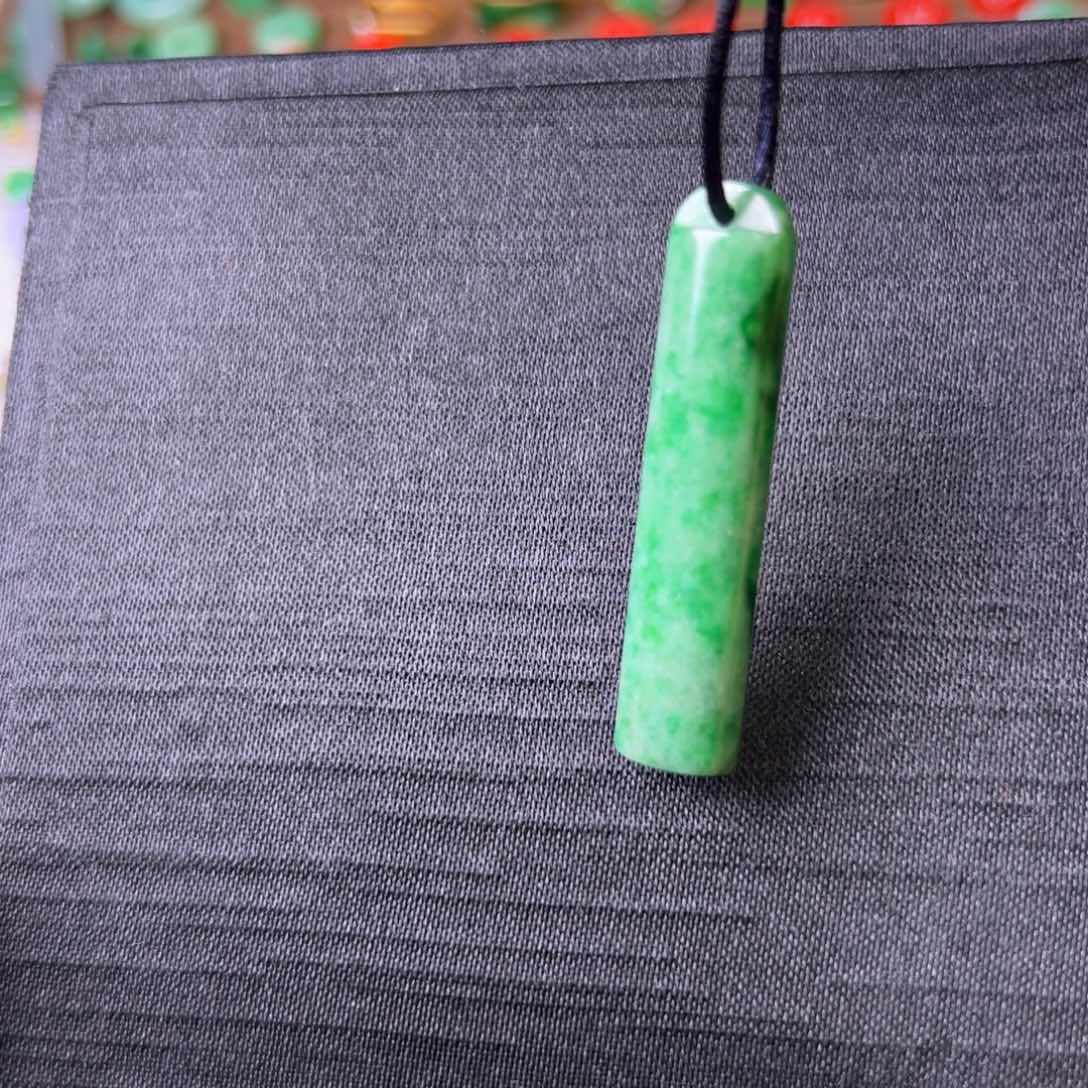 翡翠颈饰未镶嵌玉柱