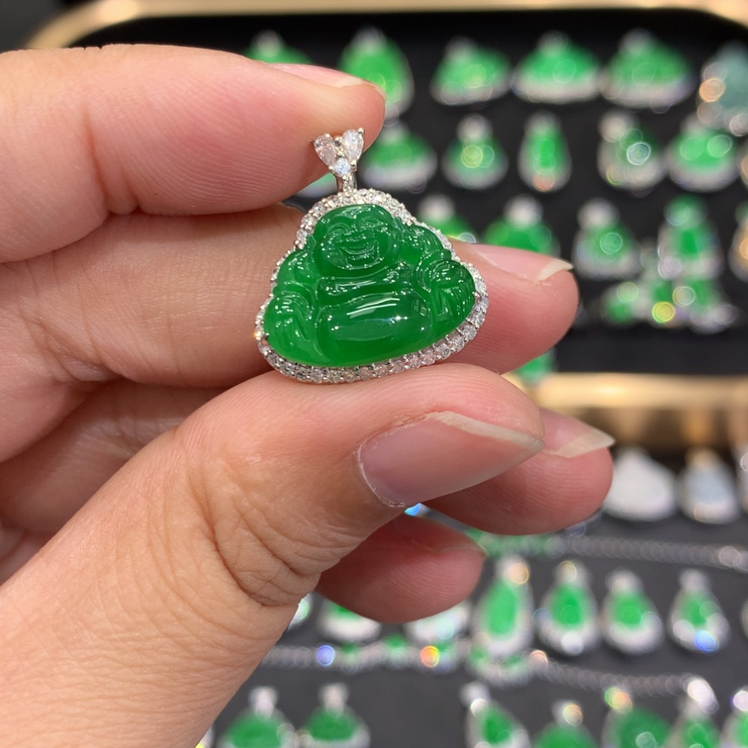 翡翠18K金镶嵌颈饰吊坠