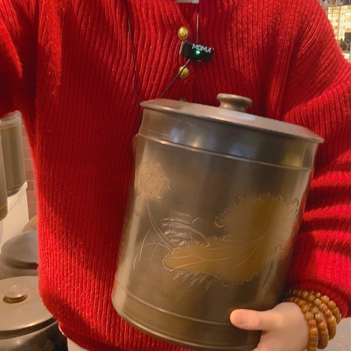 坭兴陶5斤装茶叶罐。