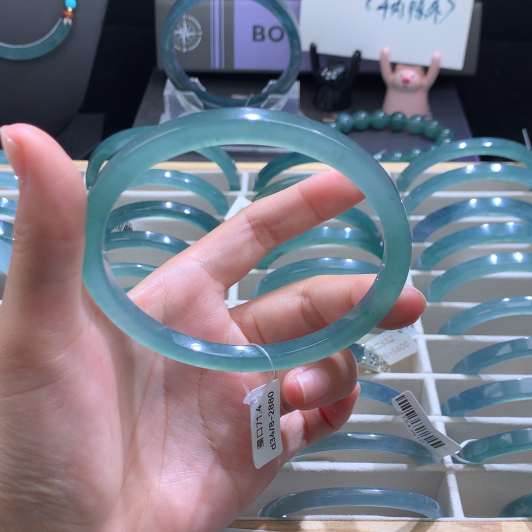 不***生翡翠未镶嵌手镯纯天然