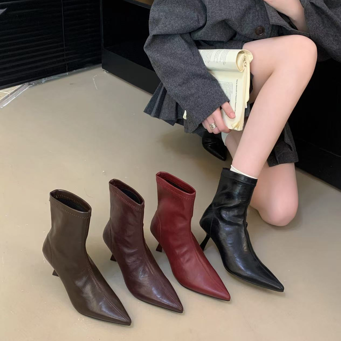 2025秋冬新款气质尖头细跟高跟瘦瘦靴子百搭套筒软皮小猫跟短靴女