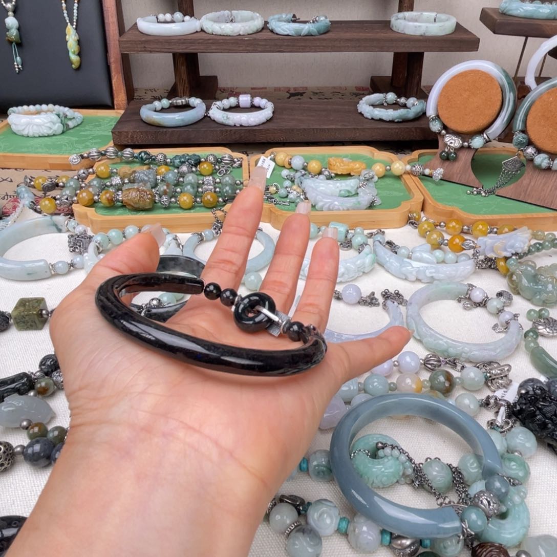 伊***恩未镶嵌手链翡翠翡翠手镯