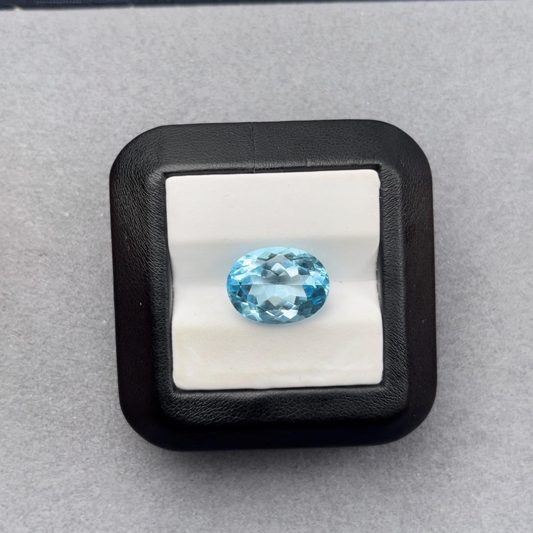 托帕石裸石未镶嵌天然全净无瑕13.19CT