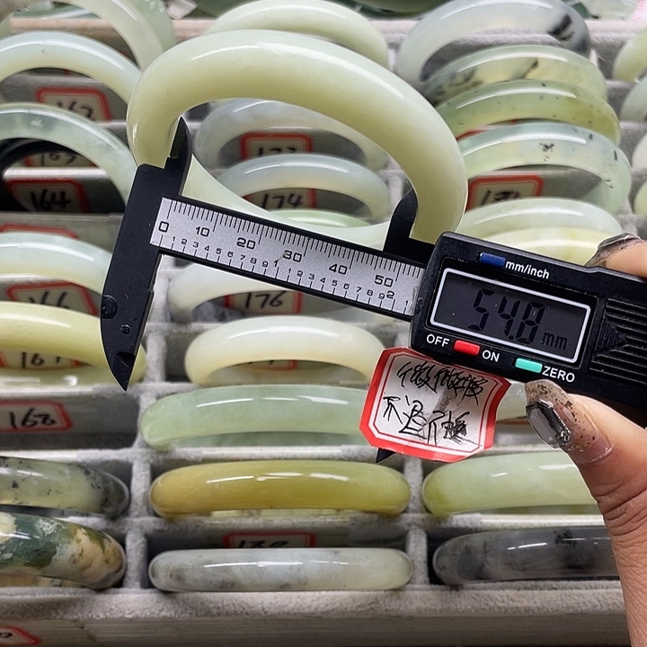 蛇纹石玉未镶嵌手镯168