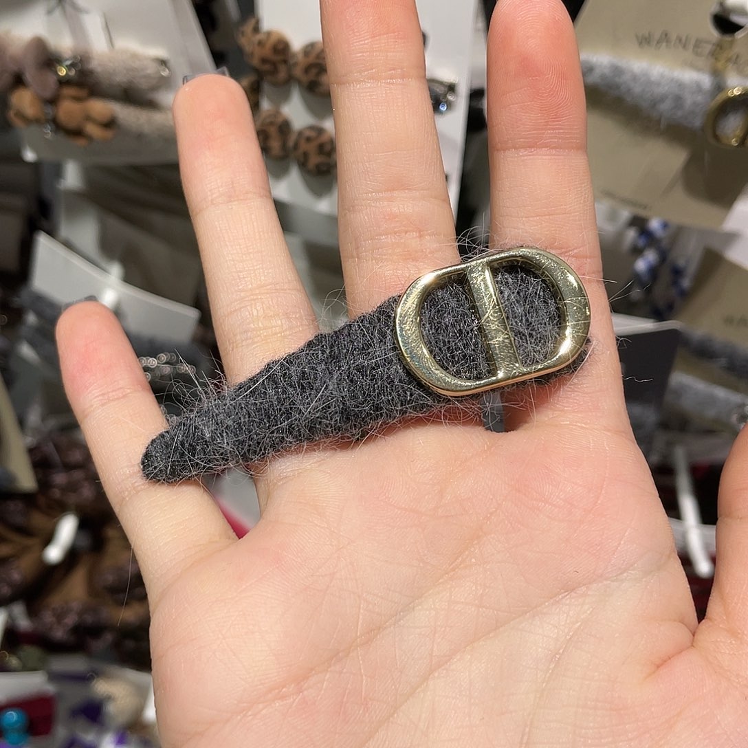 布艺非金属深灰猪鼻子一只三角