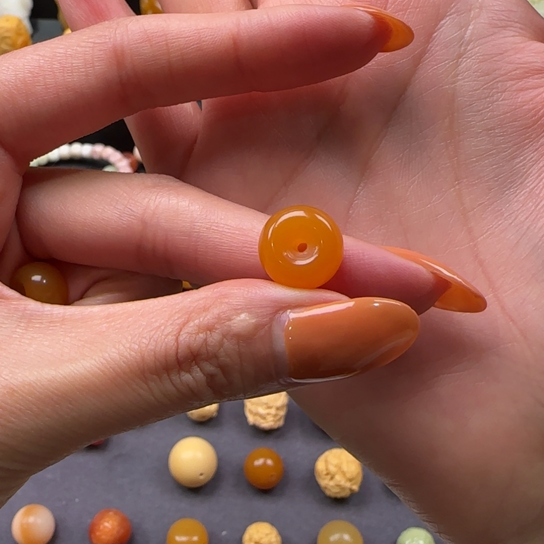 羊***哥石英质玉（缅黄）未镶嵌配饰